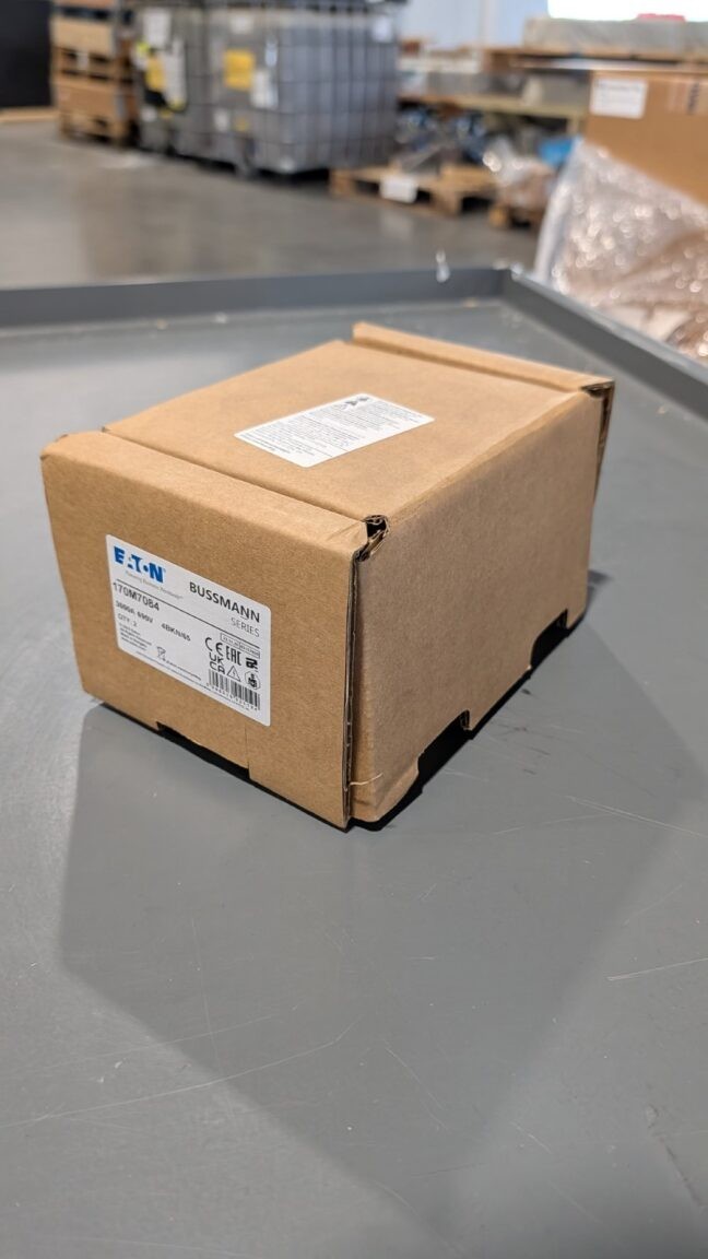 Eaton 170M7084 Bussmann Fuse 300A 690v 4BKN/65