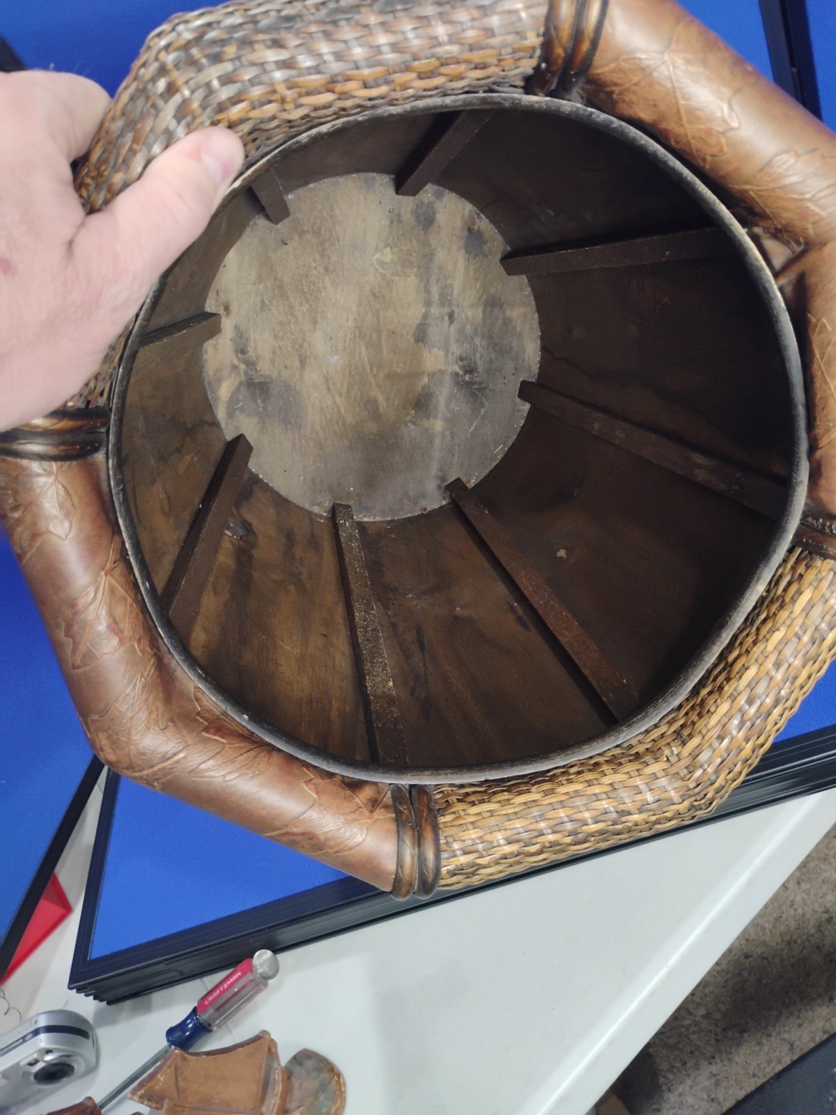 Wicker Faux Leather Leaf Pattern Cane Walking Stick Umbrella Stand