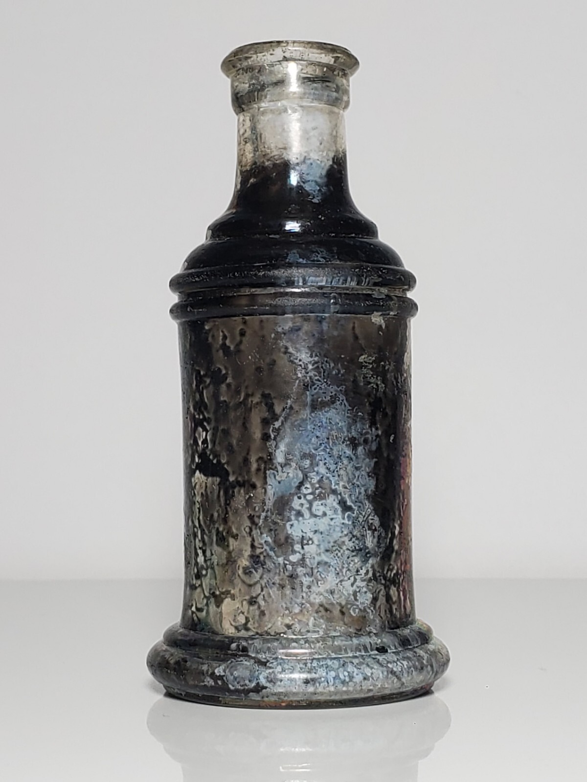 Antique Inkwell from the 1800s «1/18 Co». Heavy thick glass.