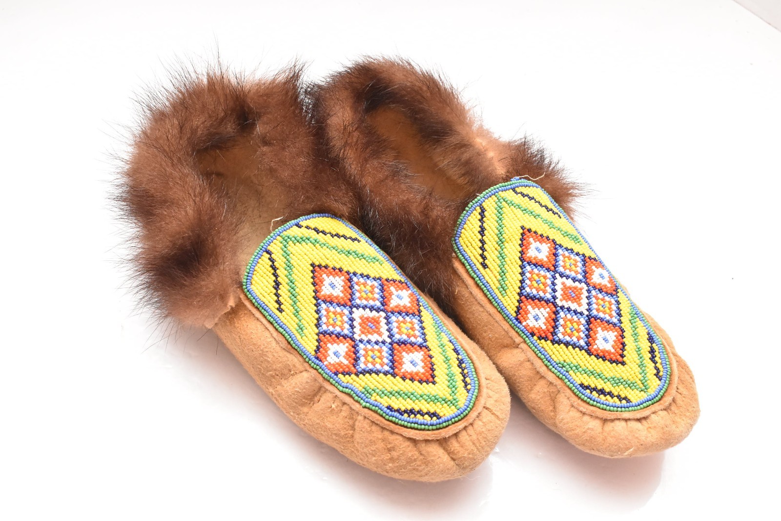 VINTAGE CREE INDIAN GEOMETRICAL BEADED MOCCASINS NATIVE AMERICAN 11"
