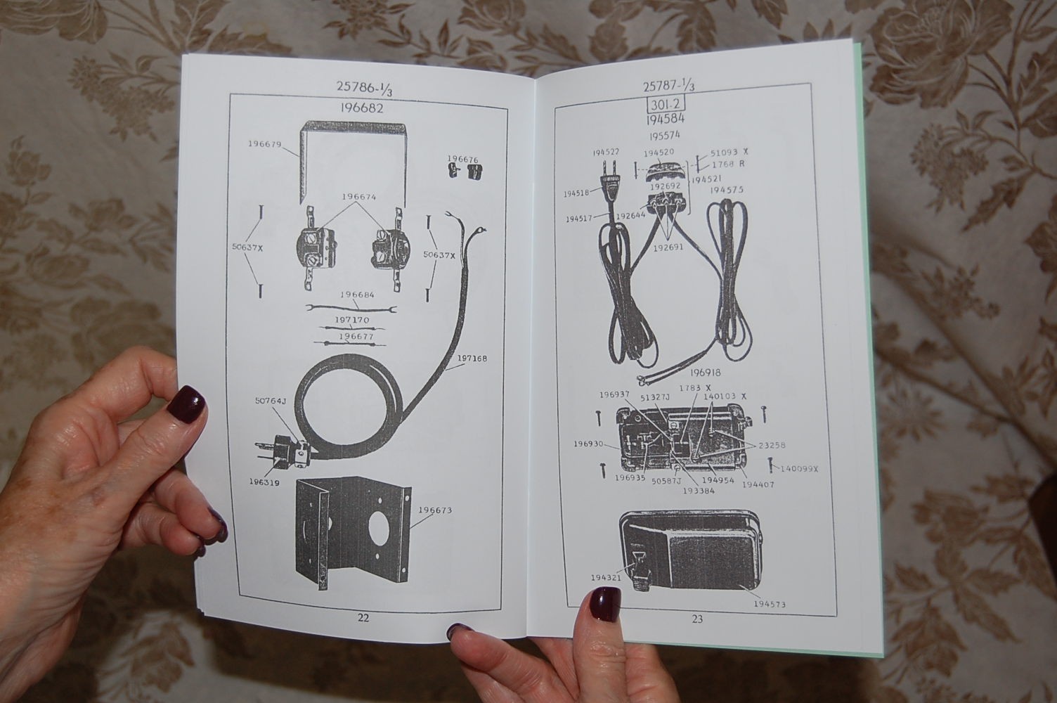 Illustrated Parts Manual to Service and Adjust Singer 301 & 301A Sewing Machines
