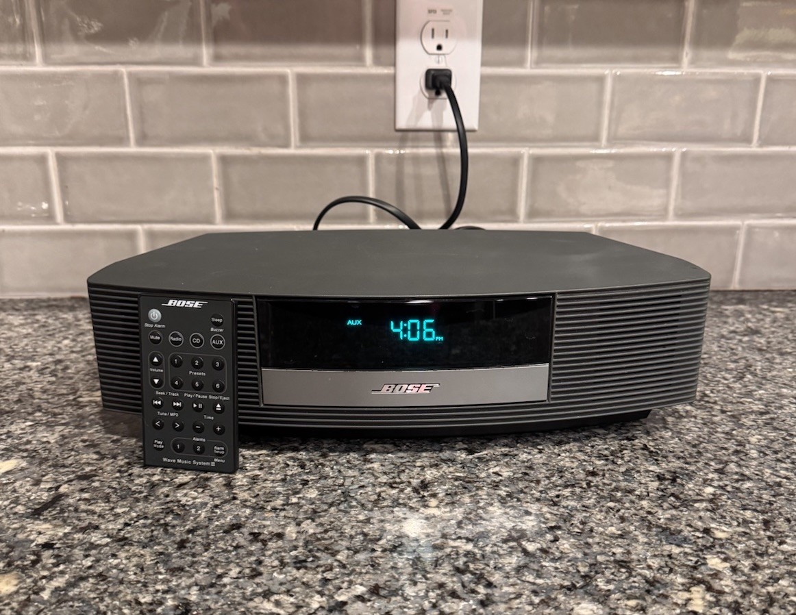 Bose WAVE Radio II AM/FM And Aux Plug With Remote Works Great! Same Day Shipping