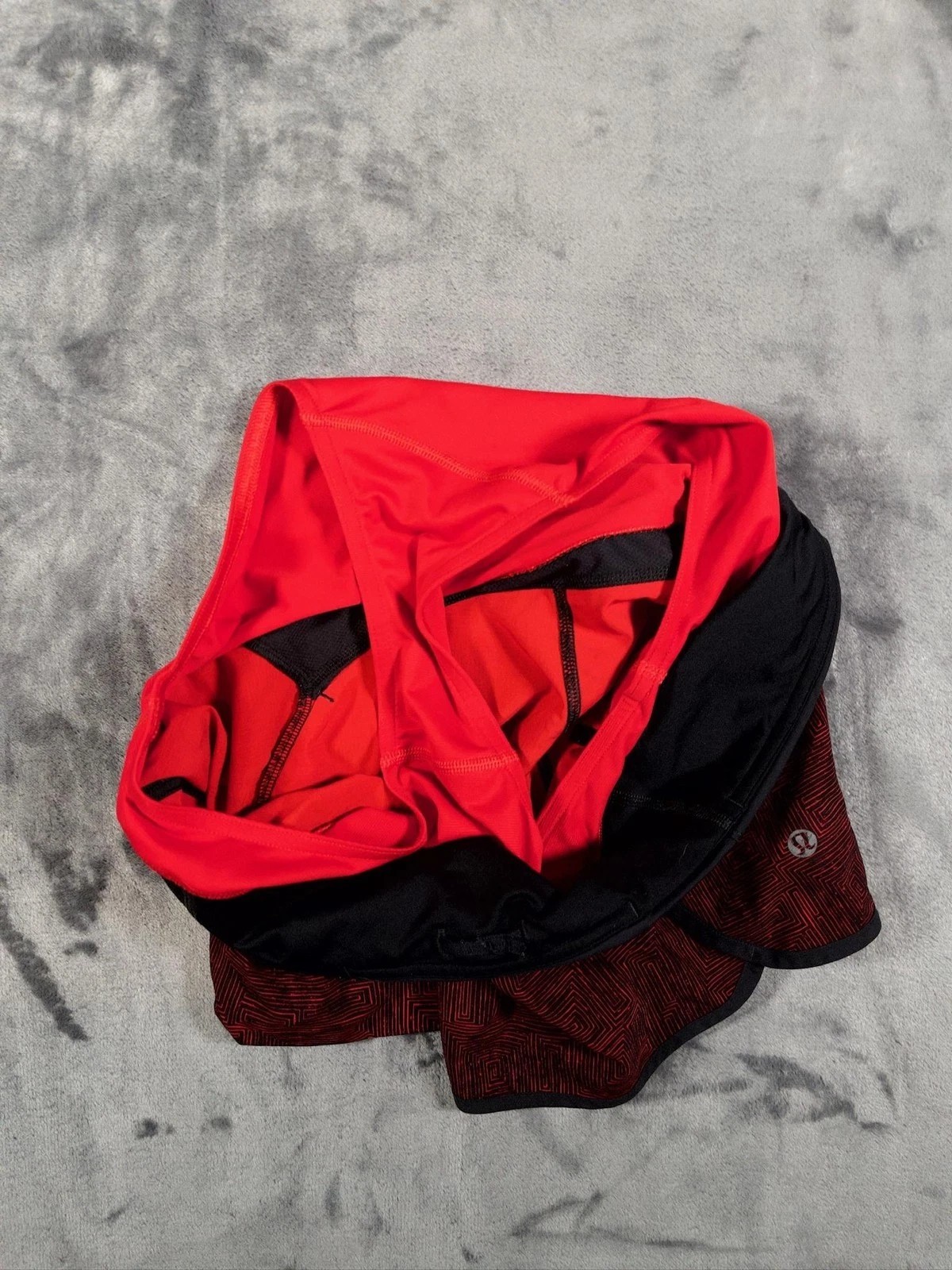 Lululemon Speed Shorts Womens Size 6 Red Black Geometric Running Athletic