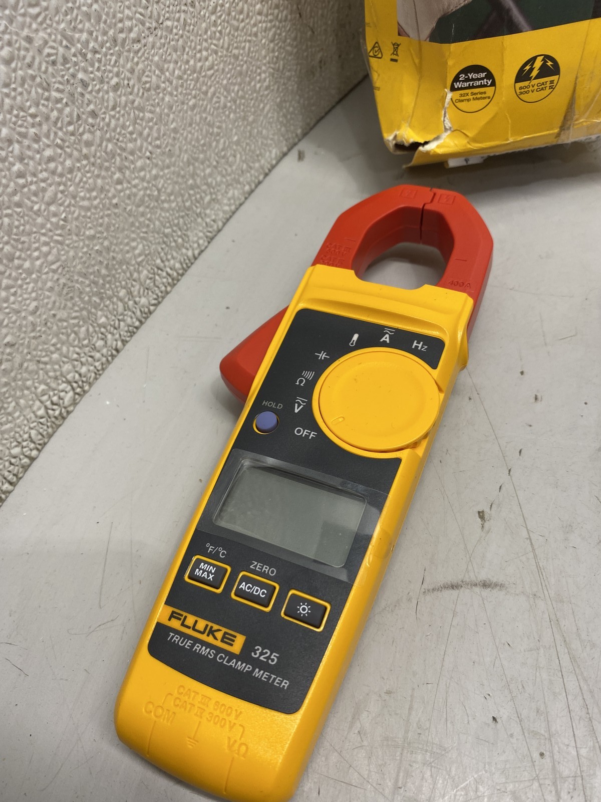 Fluke 325 True RMS Clamp Meter AC/DC Yellow 5065866