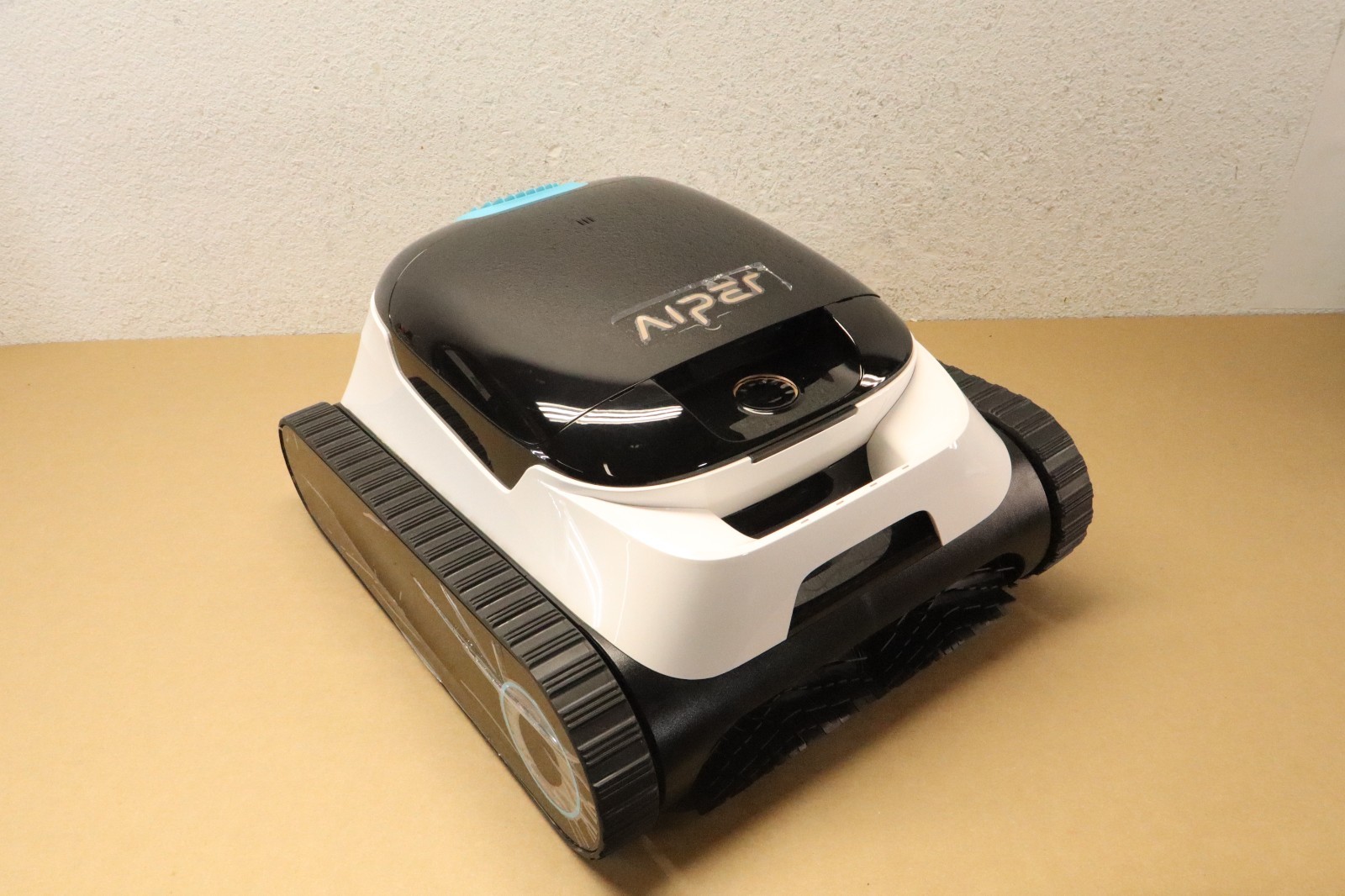 AIPER Scuba N1 Robotic Pool Vacuum Cleaner, Cordless, 2 Extra Brushes