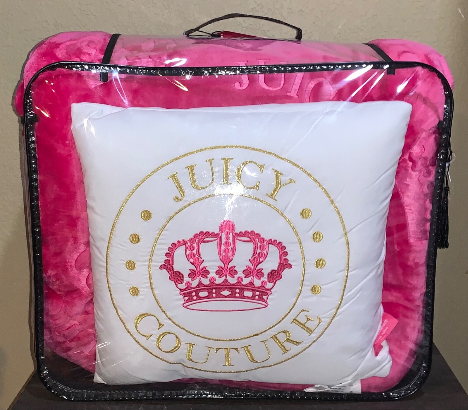 Juicy Couture Hot Pink Logos& Crowns Embossed Plush Soft 4pc QUEEN Comforter Set