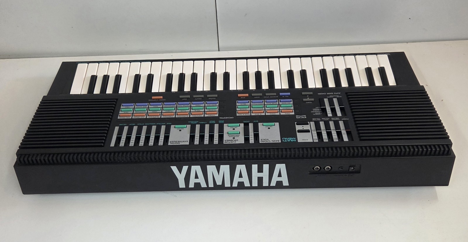 Yamaha Portasound PSS-570 Programmable Keyboard Synthesizer