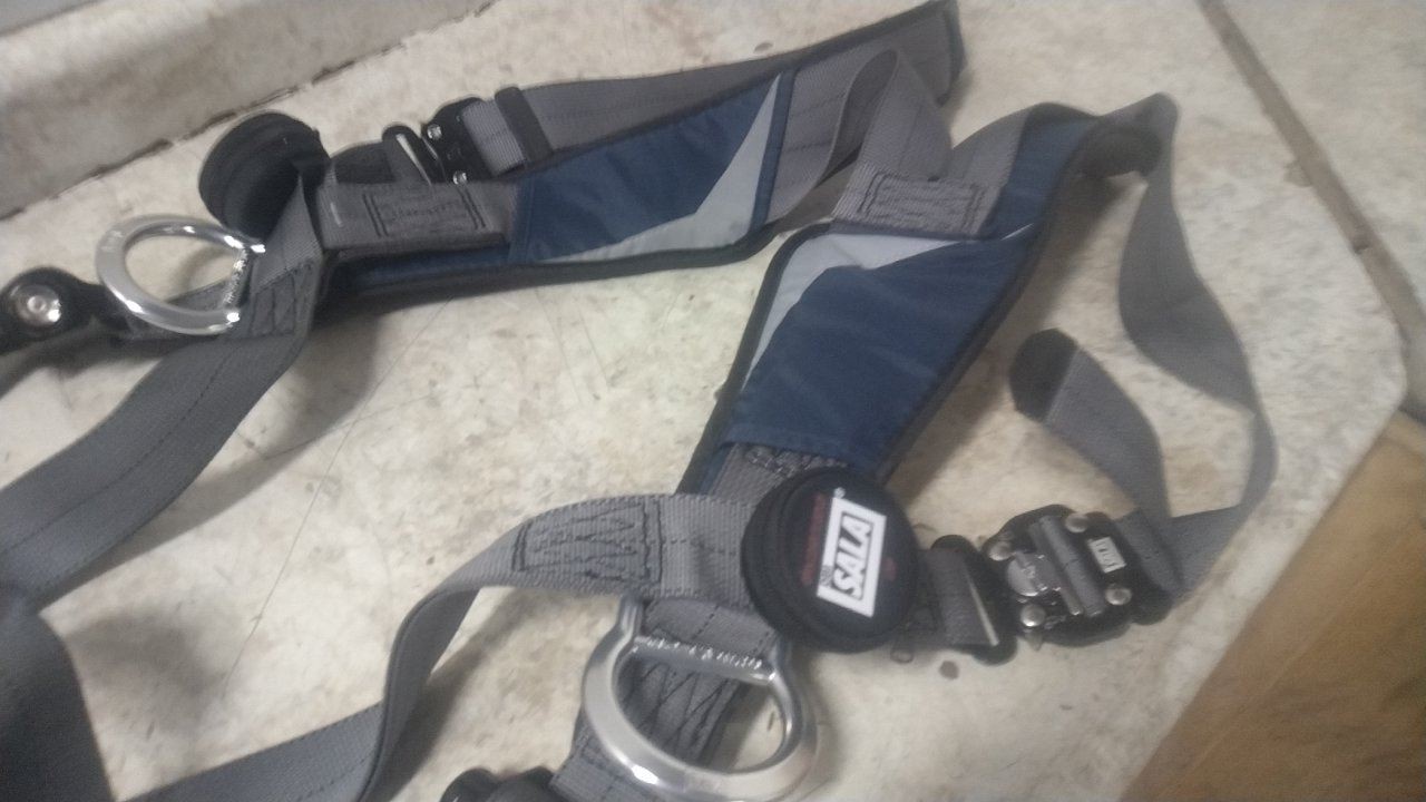 3M DBI-Sala 1140123 Size L 420 Lb Weight Cap Full Body Harness