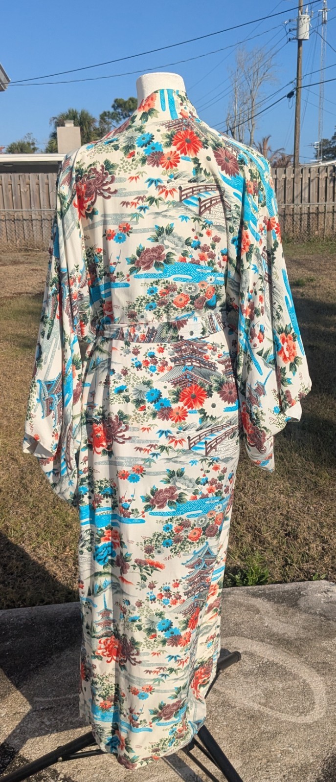 VTG Fashion Mart Belted Kimono w/ Flowers, Bridges and Japanese Houses