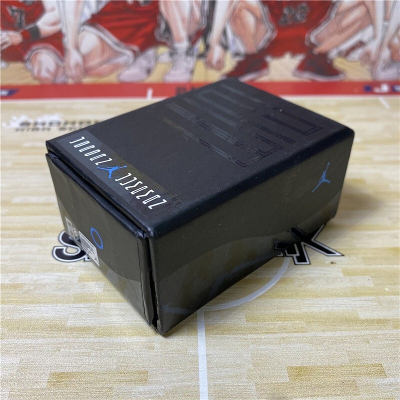 New Mini ~ SHOEBOX ~~ for collectible sneaker keychain SB MULTI-COLOR