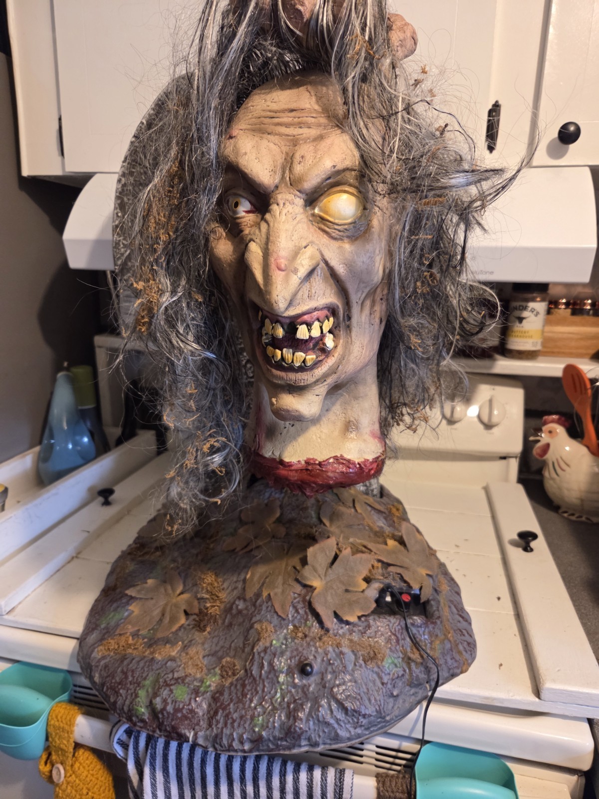 AS IS Spirit Halloween Helga Toadgutter Witch Life Size Animatronic Prop