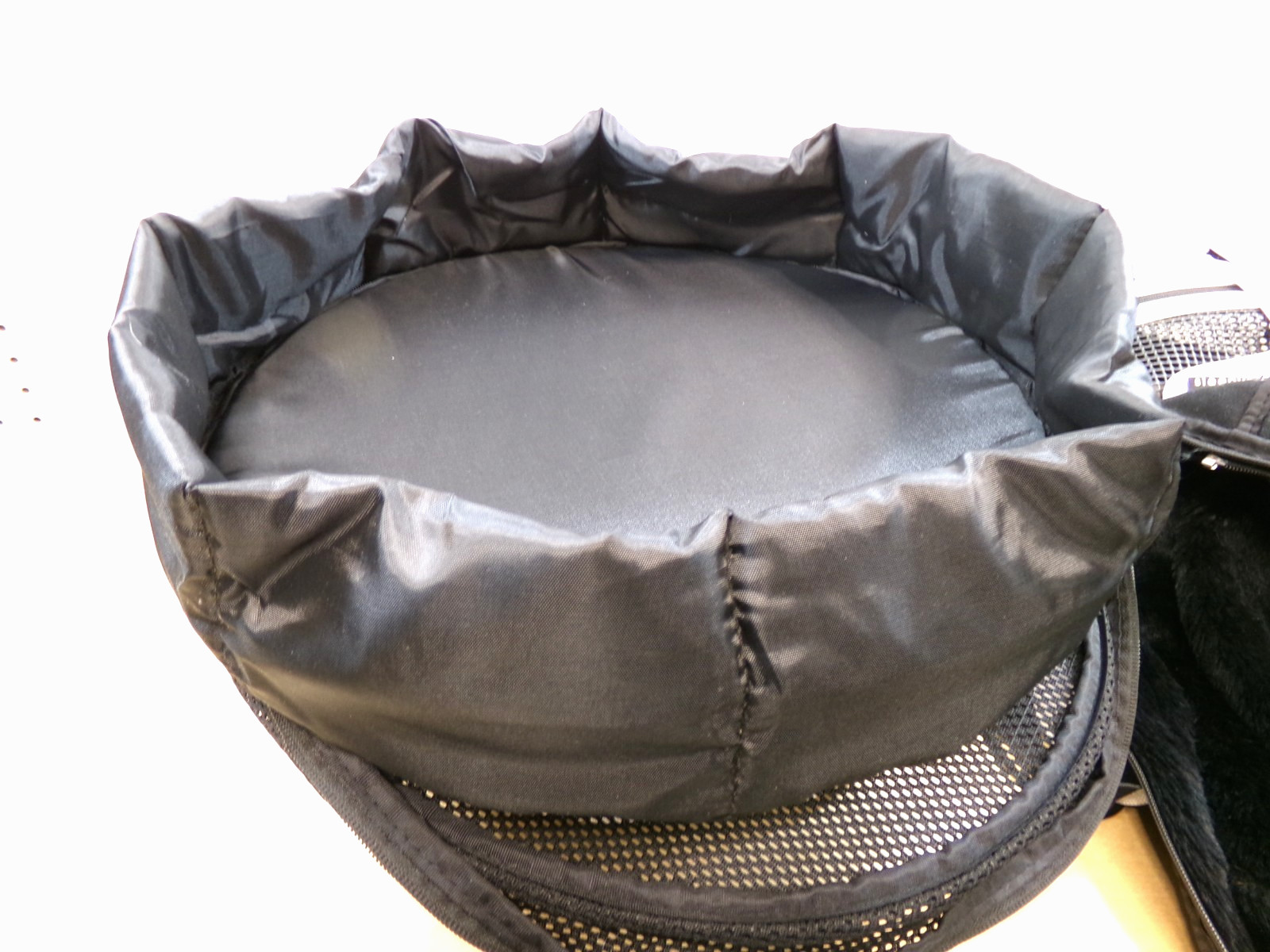 Sleepy Pod Mobile Pet Carrier Bed White Shoulder Strap Pets Up to 15 lb READ