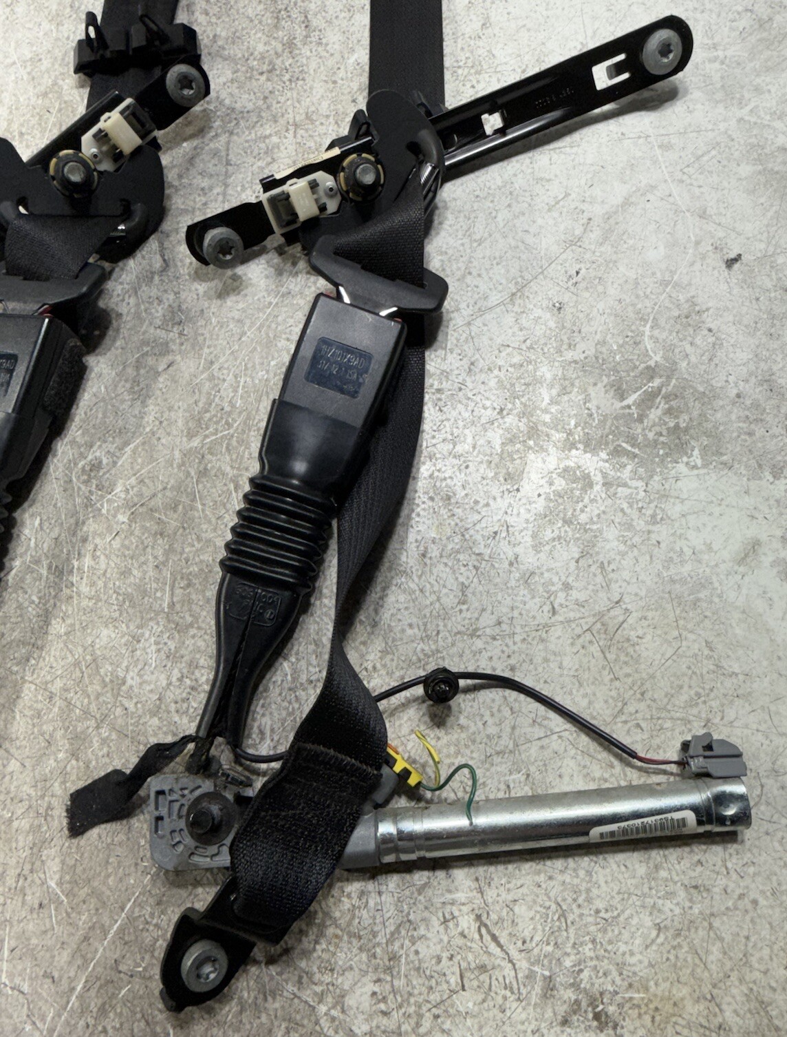 2011 - 2019 Dodge Charger Chrysler 300 Front Seat Belt Pair With Buckle OEM