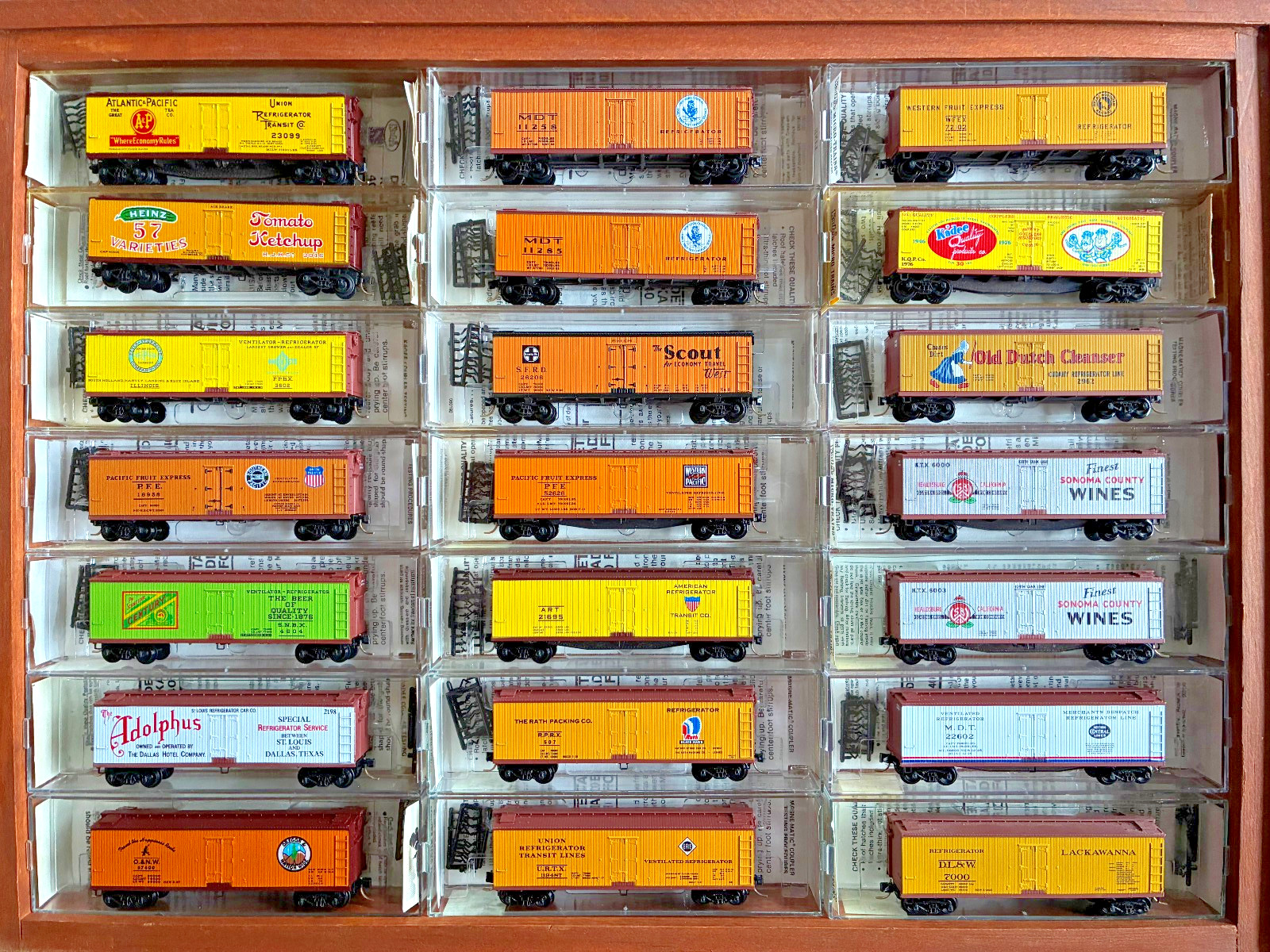 MICRO-TRAINS / MTL N-SCALE REEFER CARS - VINTAGE SEE PICS / LISTING FOR DETAILS