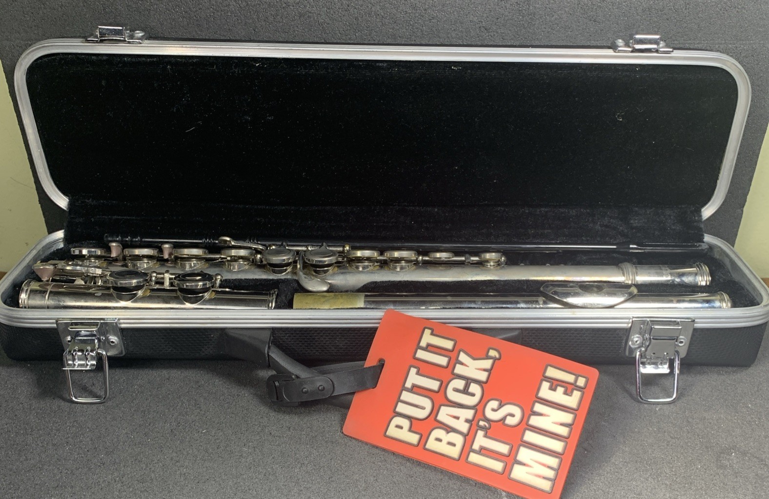 WINDSOR STUDENT FLUTE WITH CASE, “AS IS” PARTS OR REPAIR, DISPLAY PIECE