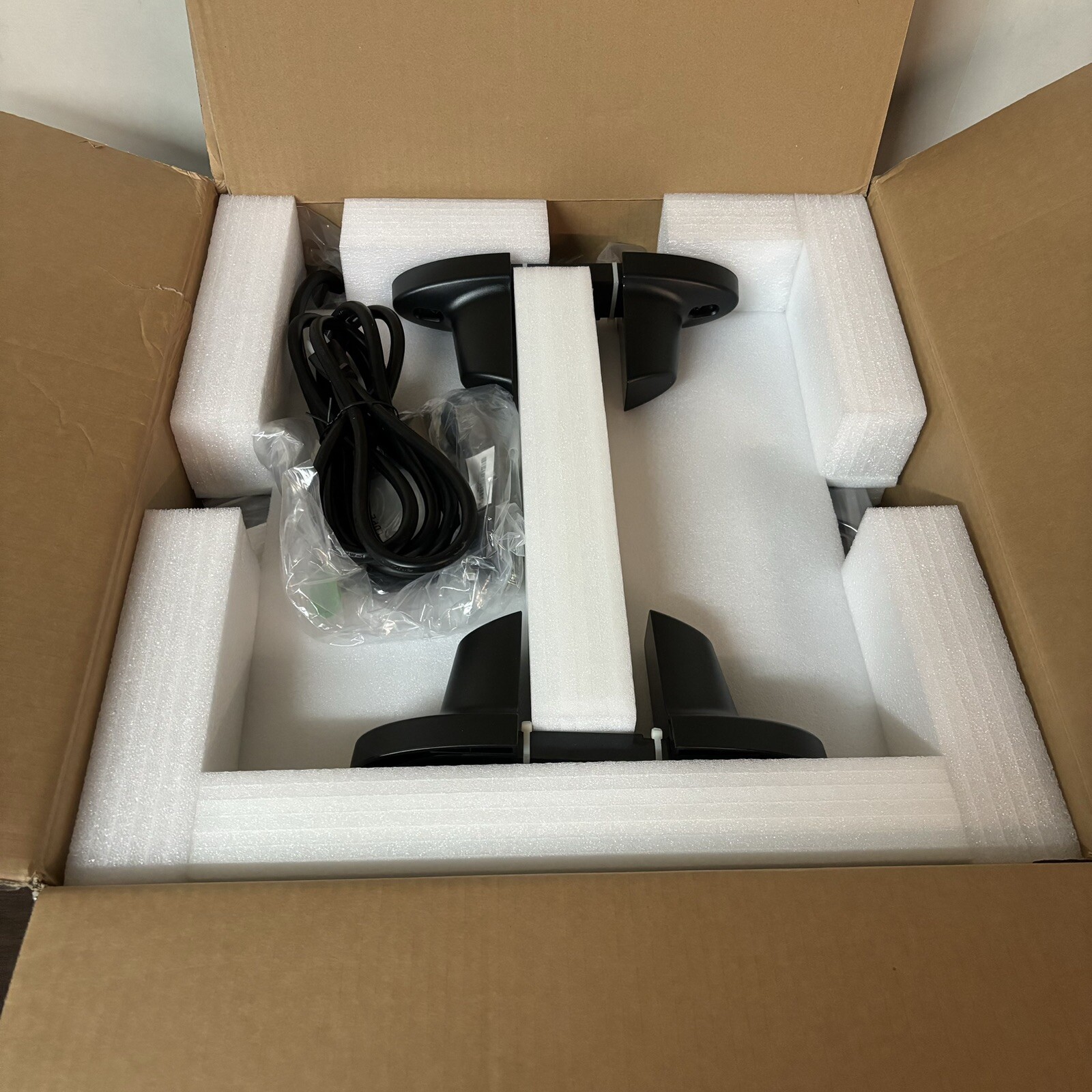 NEW Minuteman EXR750RT2U EXR Line Interactive Uninterruptible Power Supply