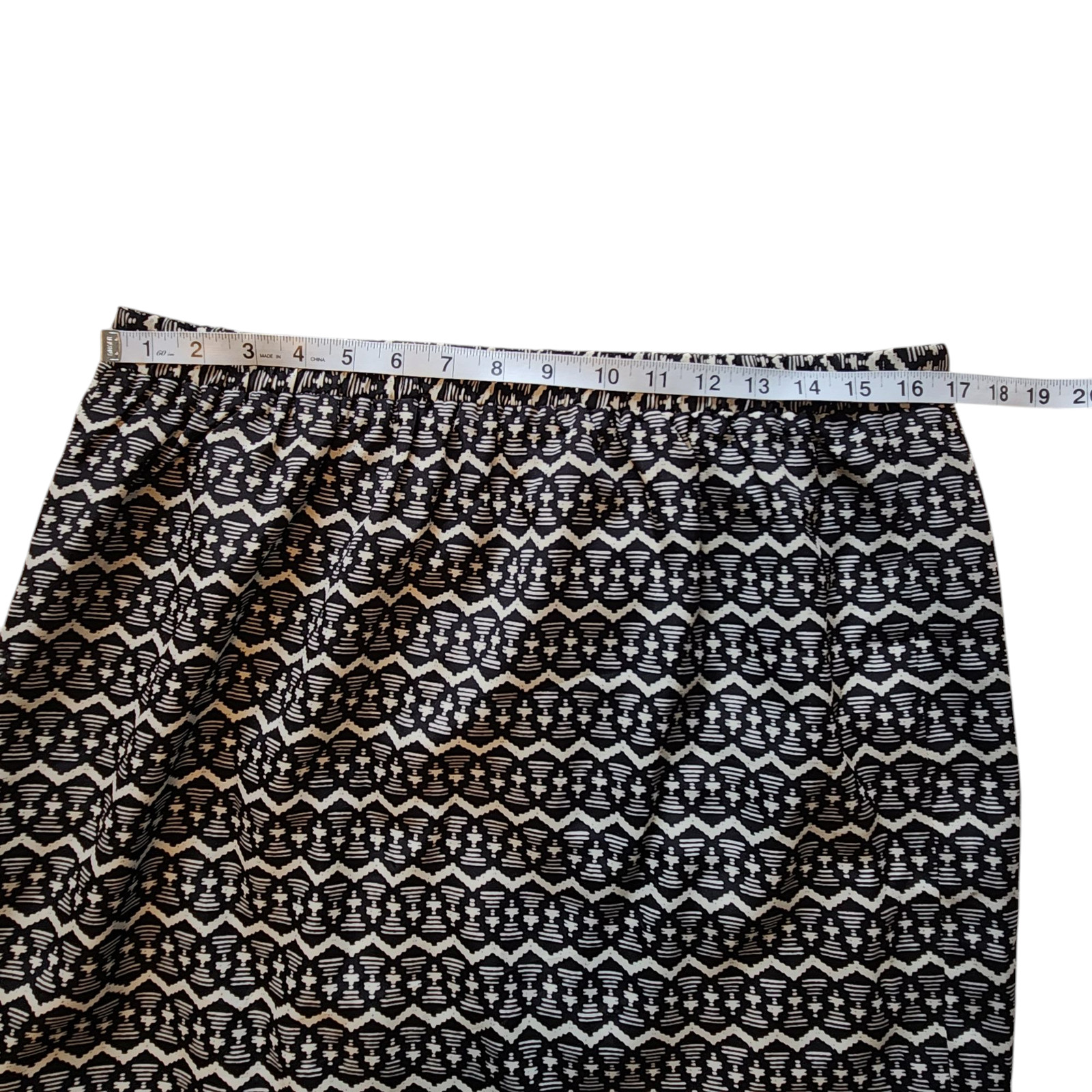 NWT Loft knee-length skirt, black and cream size large, sz 12, 22" length