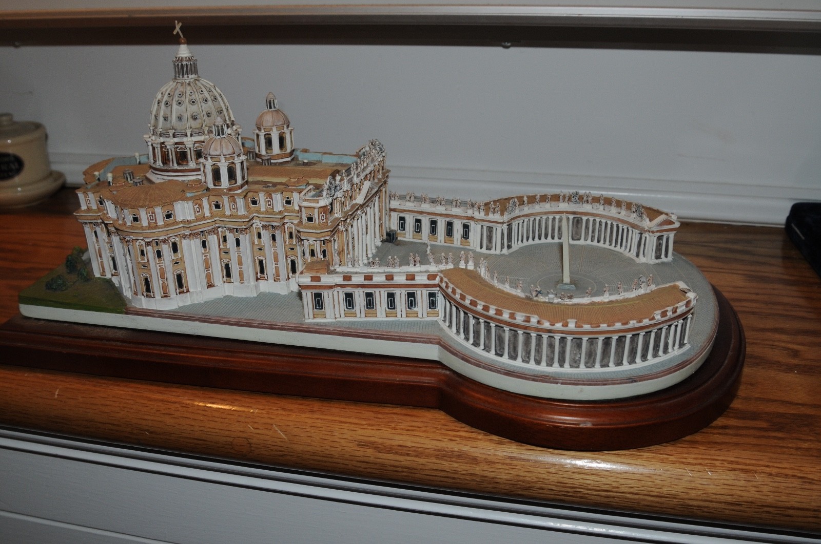 The Vatican St. Peters Basilica Model with Wood Base Religion Christianity *****