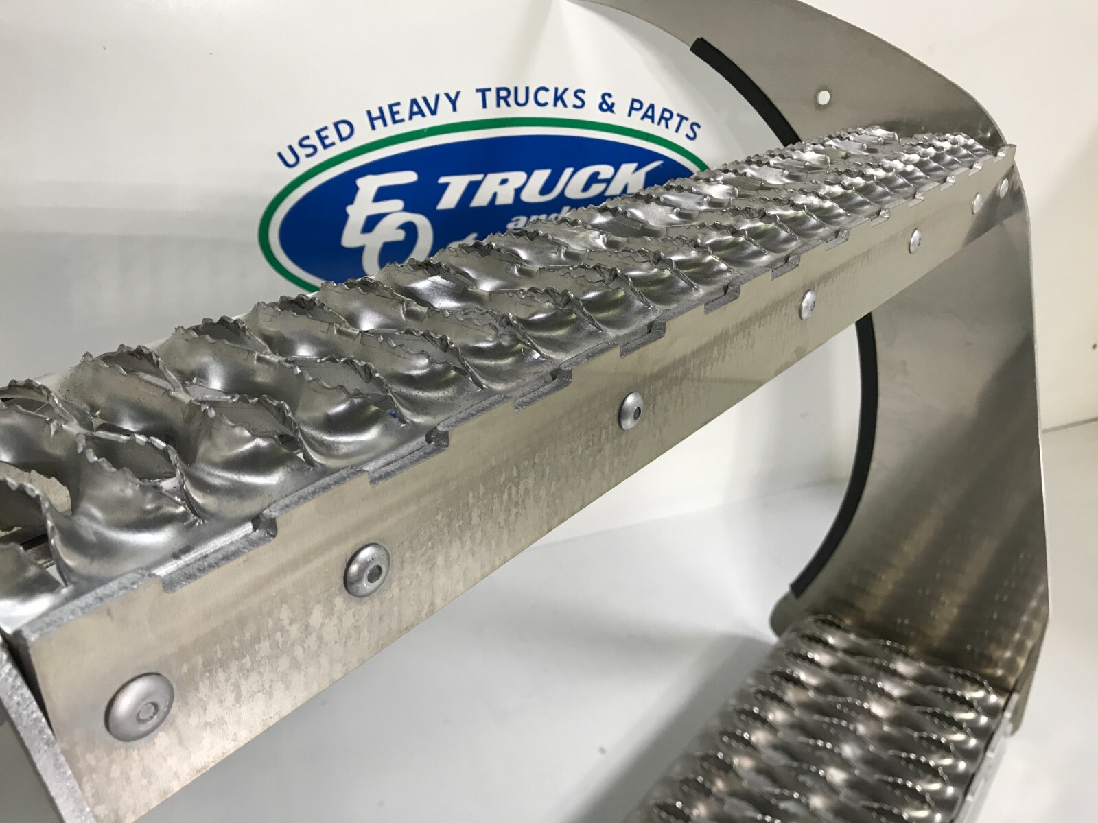 Peterbilt 26" Fuel Tank Step Kit Heavy Duty