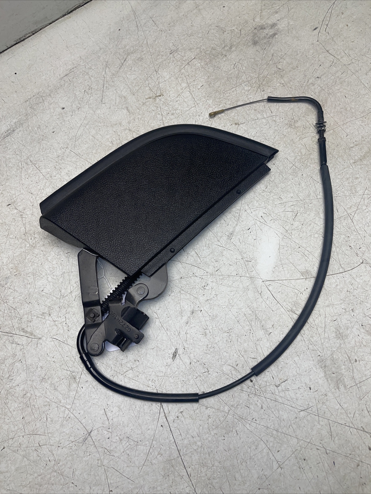 06-09 Pontiac G6 Convertible Top Filler Panel Flap Wing Passenger right A550