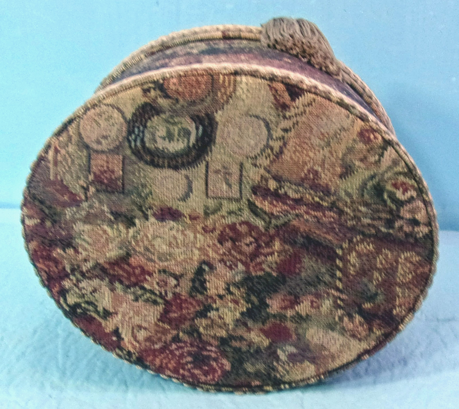 TAPESTRY CLOTH FABRIC COVERED OVAL STORAGE BOX w/PADDED LID & TASSEL