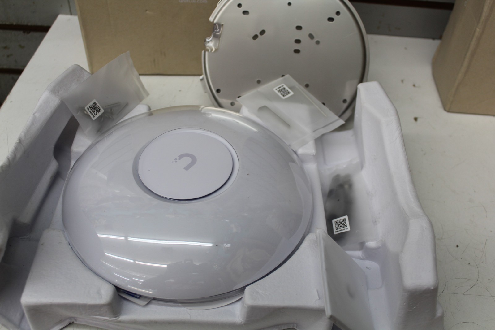 UBIQUITI U7-Pro-US U7 Pro Ceiling Mounted 6-Stream Wireless Access Point