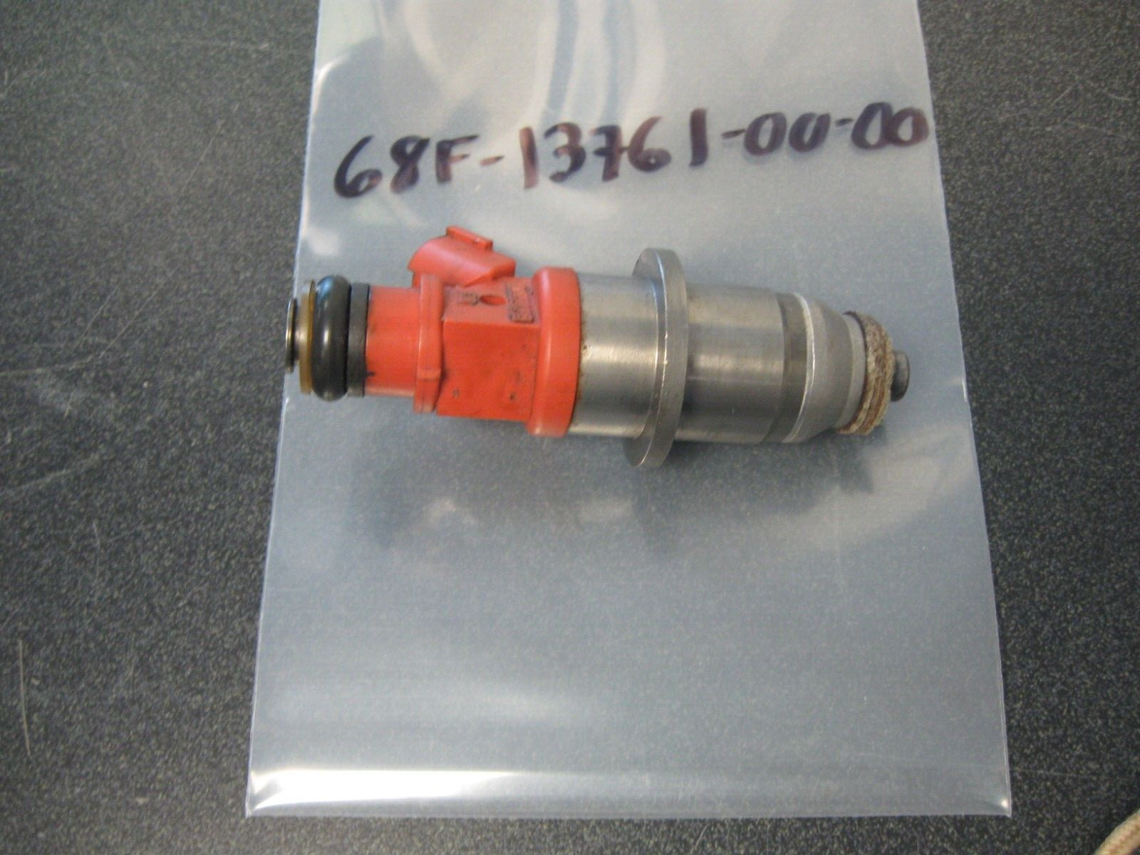 Yamaha Outboard 68F-13761-00-00 06 Z200 Fuel Injector Assy BIN0366