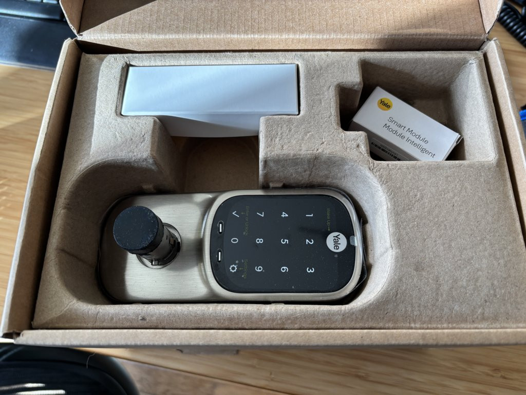 NEW Yale Assure Satin Nickel Lever Entry Lock Wi-Fi Touchscreen Z-Wave MSRP $229