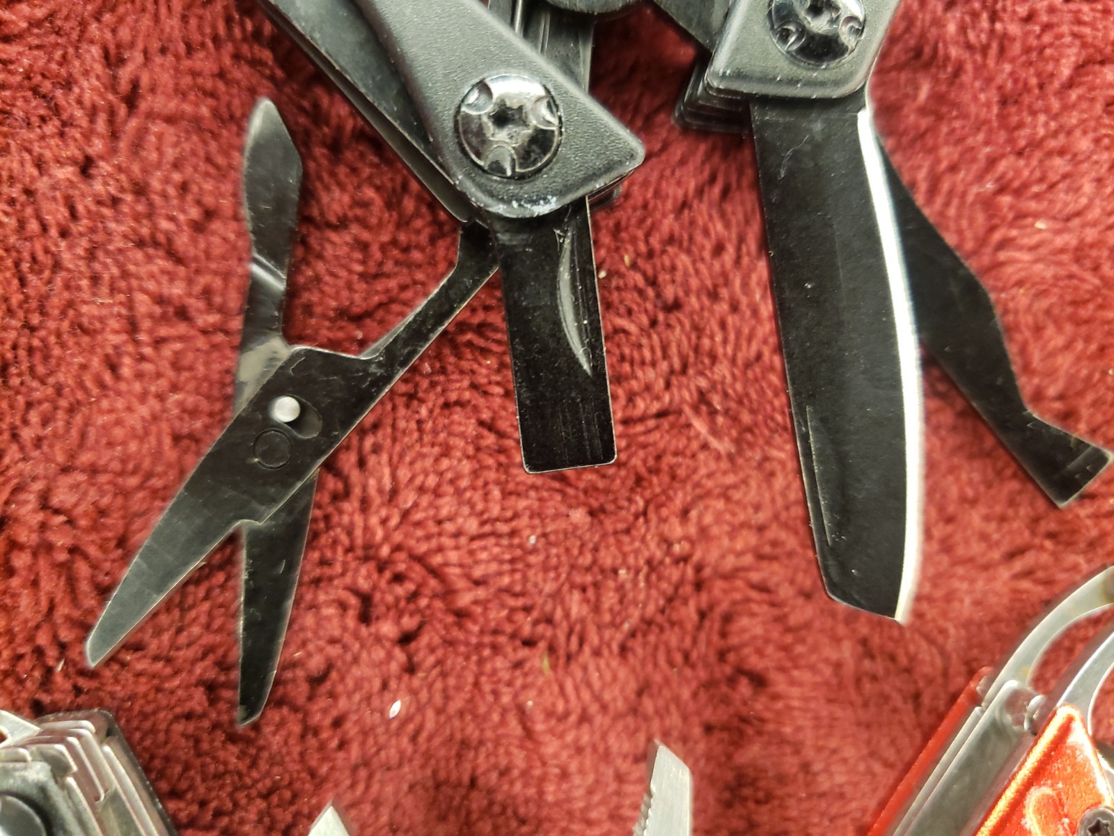 🔪🔪 Lot of 2 Gerber Multi Tool Dime multiplier Black & Red