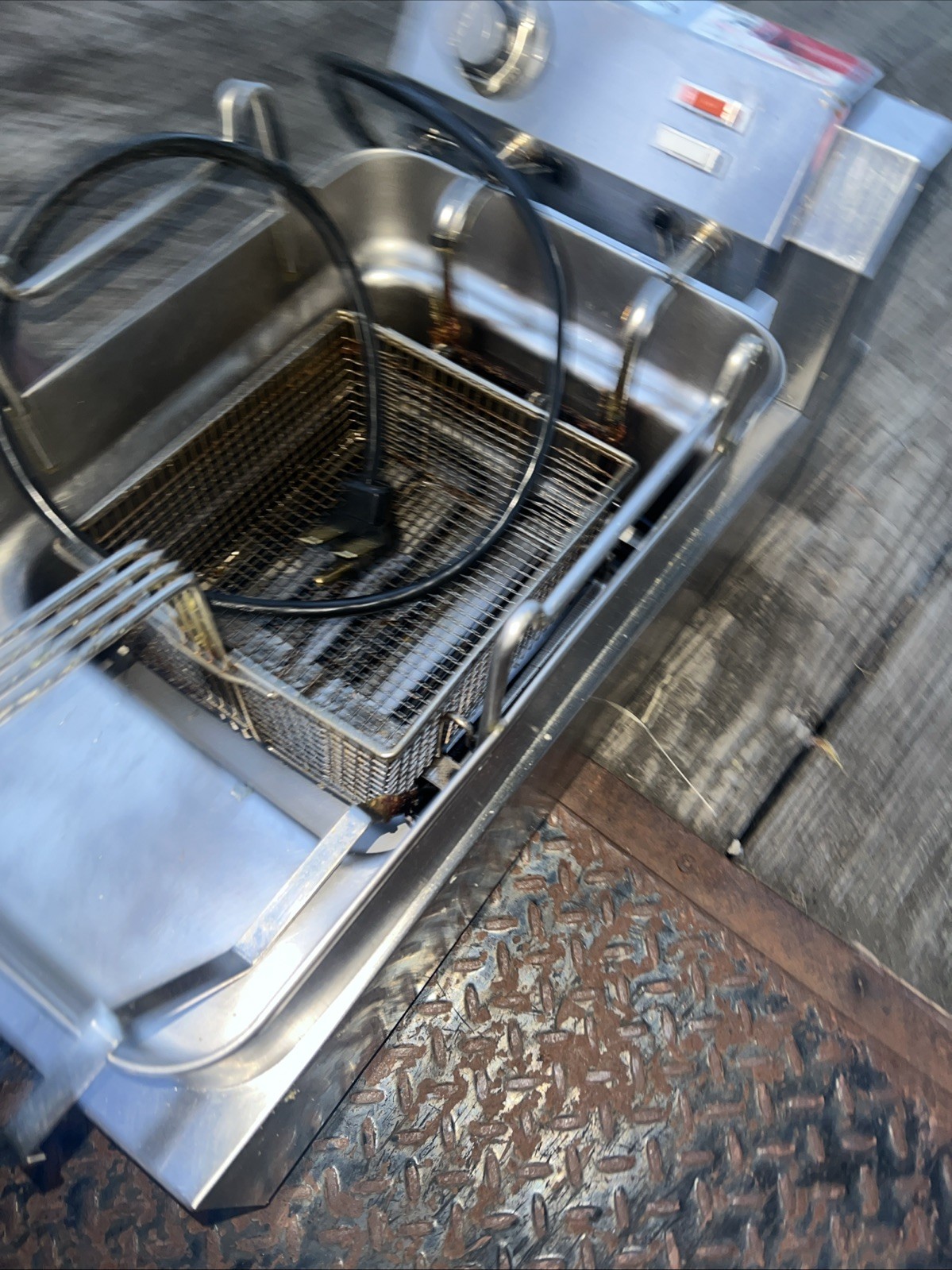 Wells 5E-F15CY 15 lb. Electric Countertop Fryer - 208-240V, 4319/5750W W