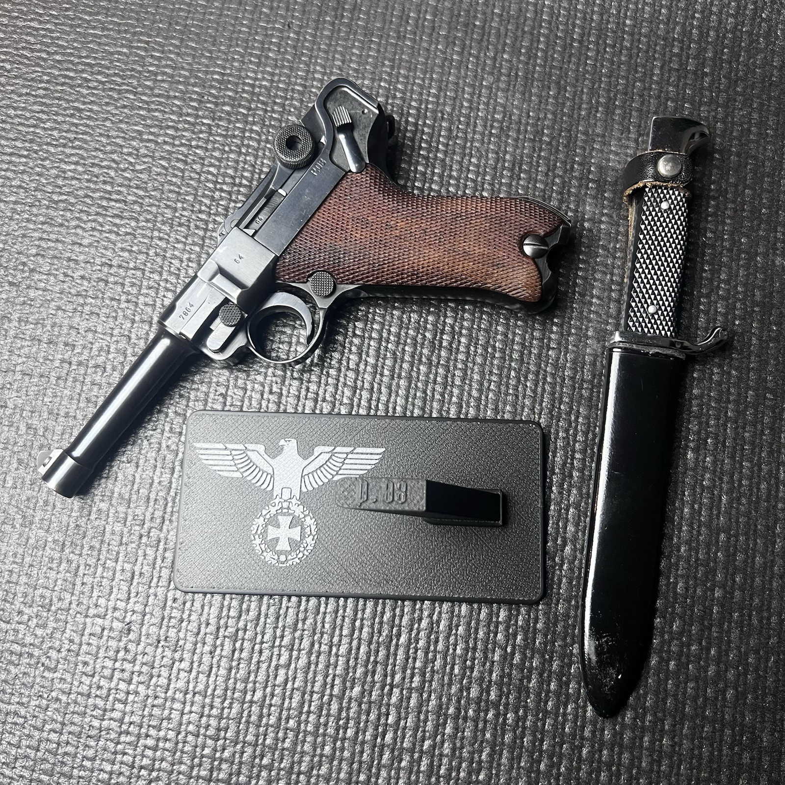 Luger P08 Pistol Display Stand Handgun Maintenance Gun Holder WW2 German