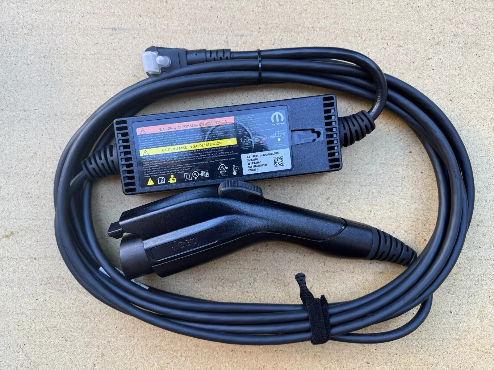 2023-2025 Jeep Wrangler 4Xe Level 1 EV Charger Cord Cable w/ Case 05185049AD OEM