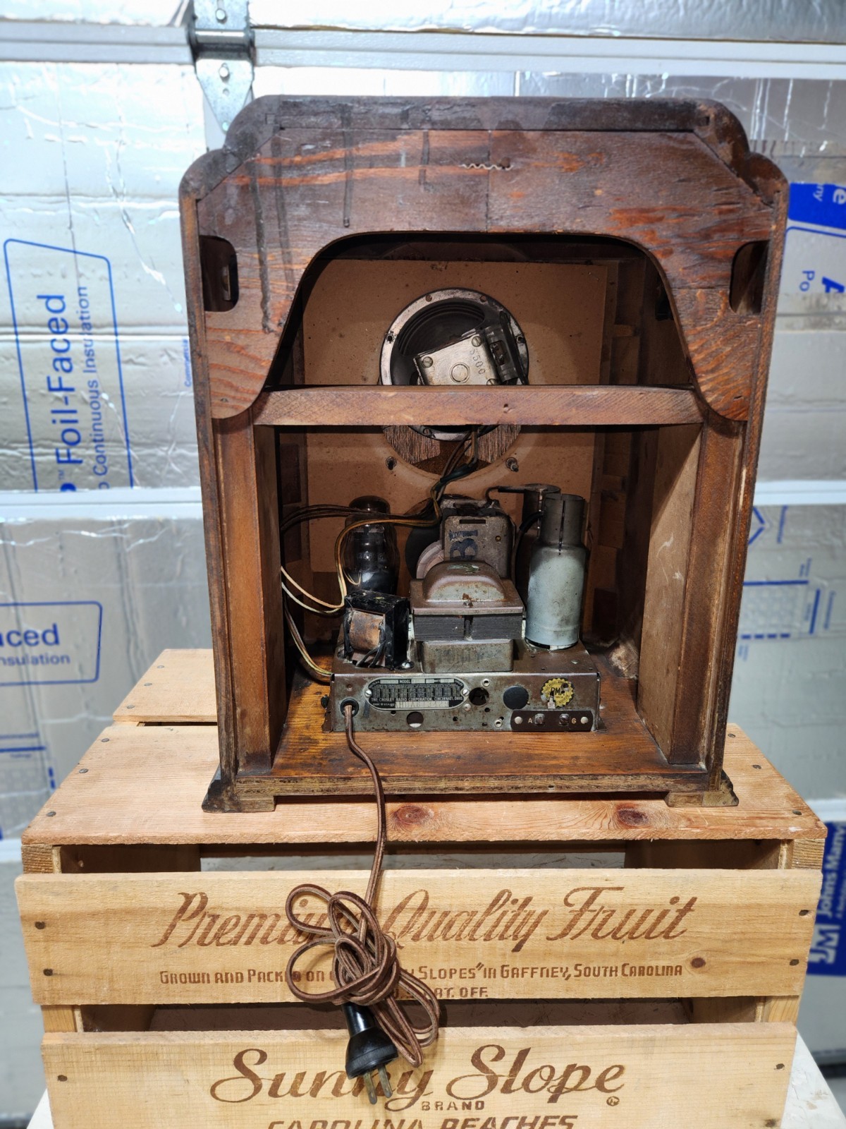 Art Deco CROSLEY Tombstone Table Top Tube Radio 1933/34 ~ Model 184