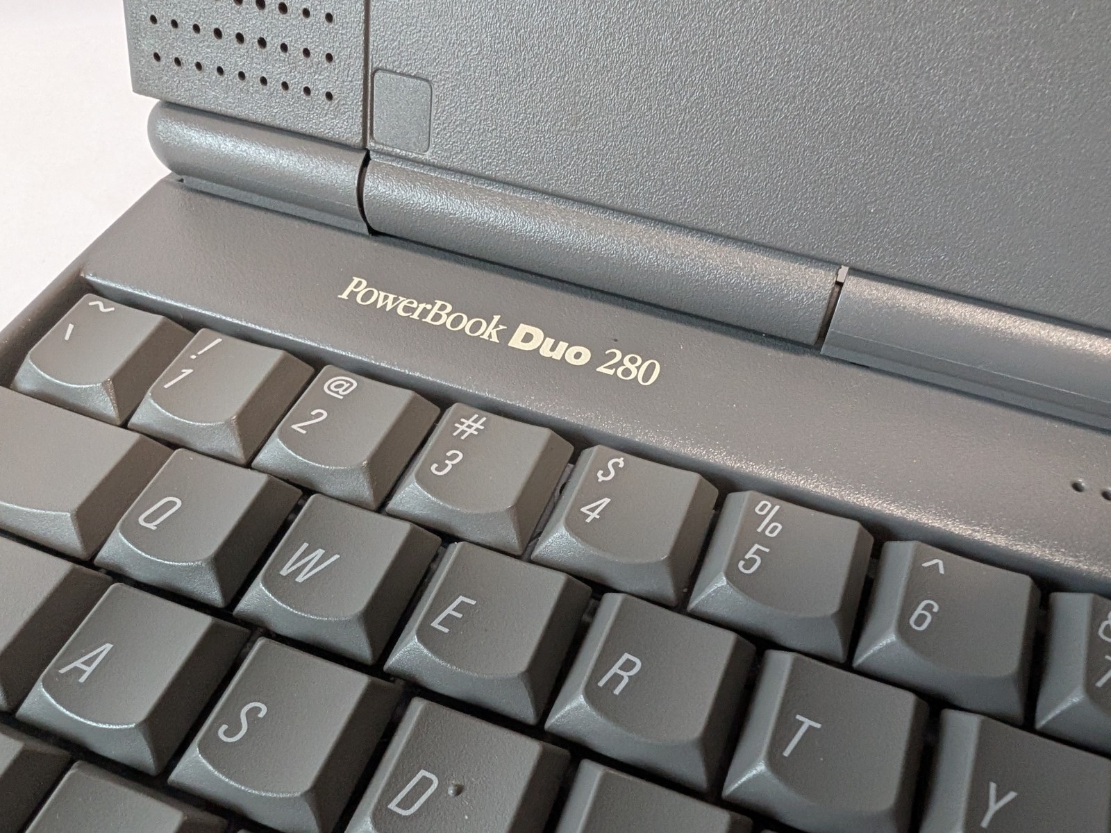 Vintage Apple PowerBook Duo 280 M7777 - UNTESTED