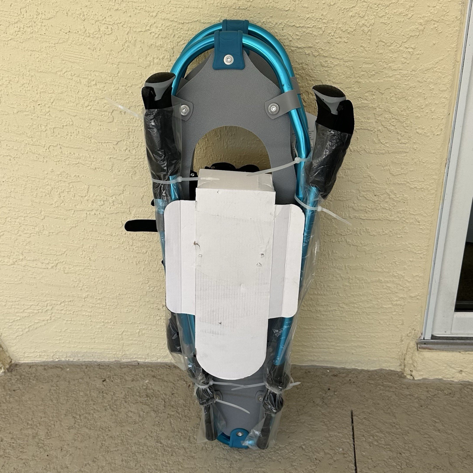 Alptrek 930 HD Snowshoes Kit – 7075 Aluminum Frame, Poles & Carry Bag