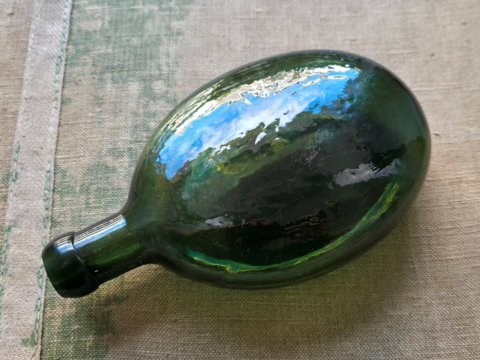 Original WWI WW1 German-Russian Battl. Relic Green Glass Flask / Canteen