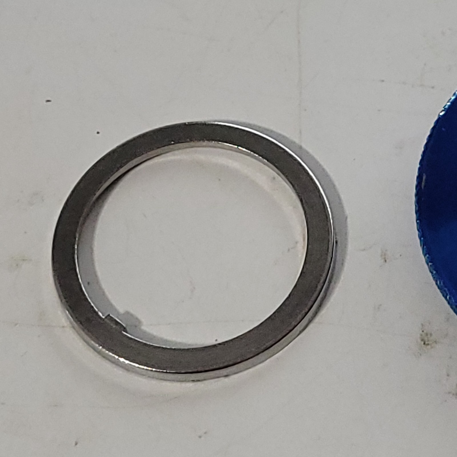 old school NOS blue Hatta 1 inch threaded bmx bike headset blue