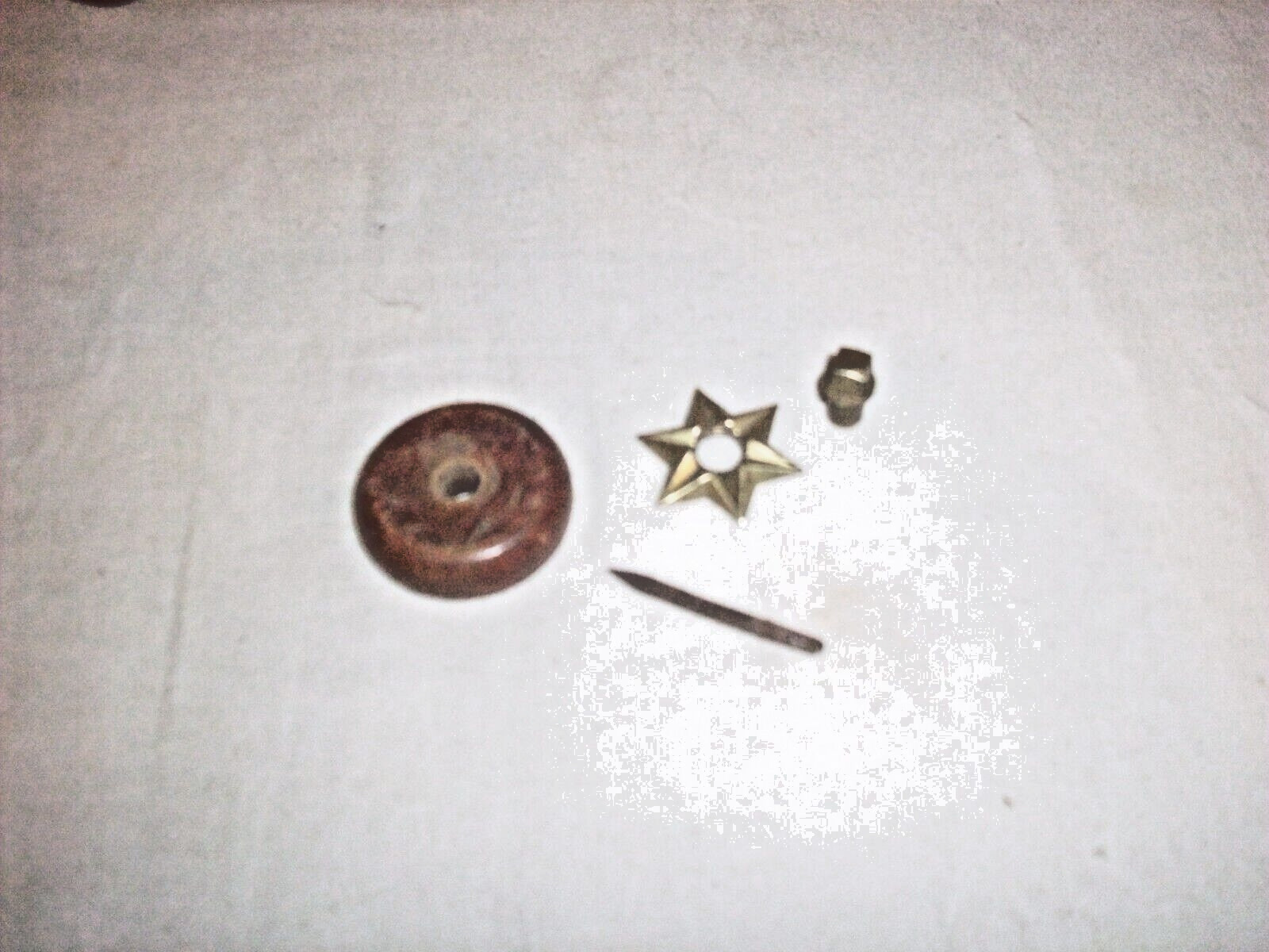 ANTIQUE VICTORIAN SIX POINT BRASS STAR AND WOOD PICTURE HANGING HOOKS 18 PCS