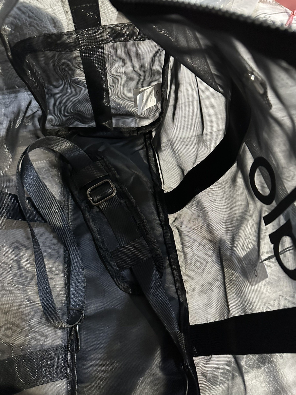 Alo Yoga Duffel Gym Bag Black Travel Shoulder Bag – New With Tags