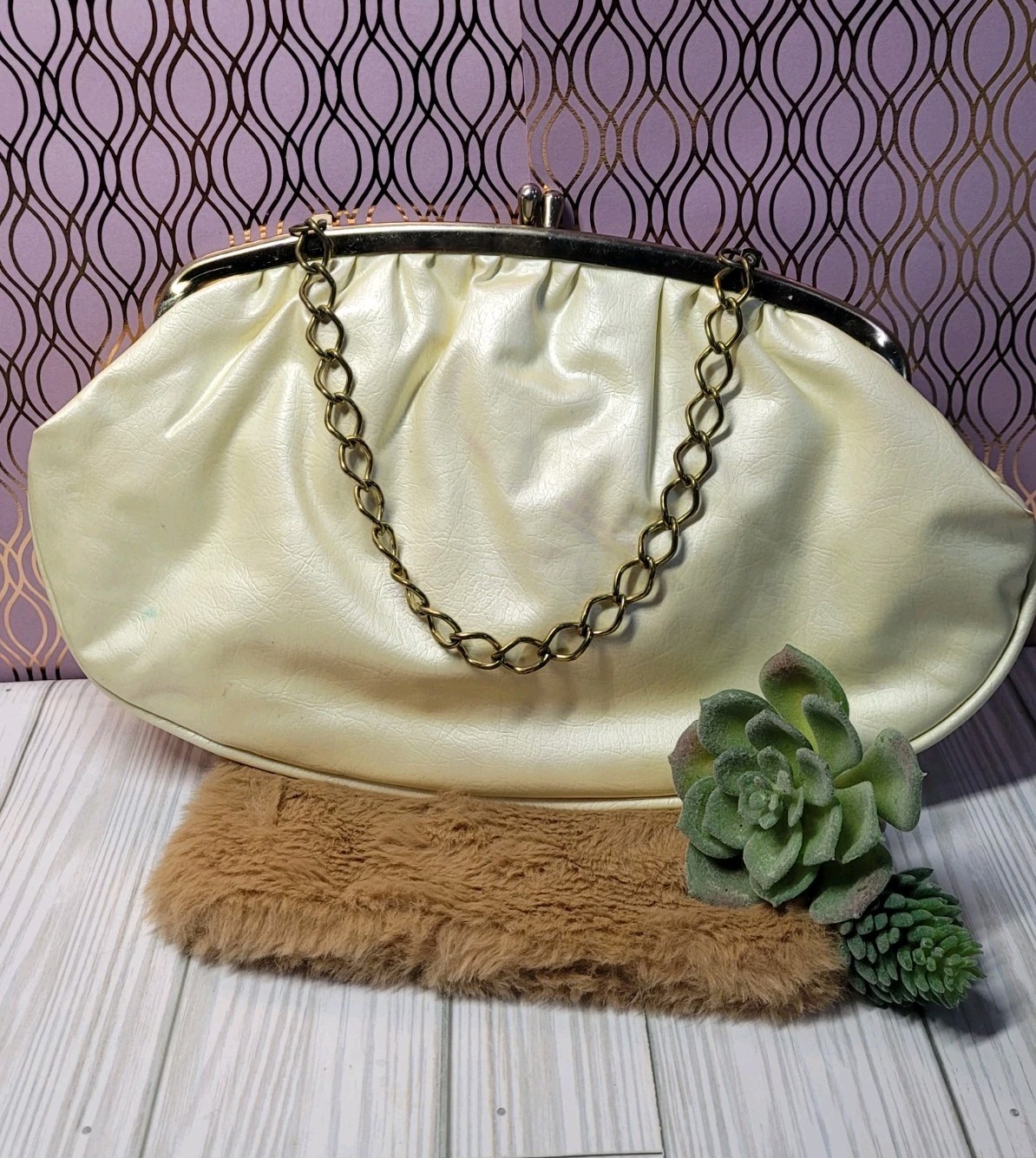 Vintage 1950s 1960s Cream Satin Clutch Purse Gold Chain Kiss Lock