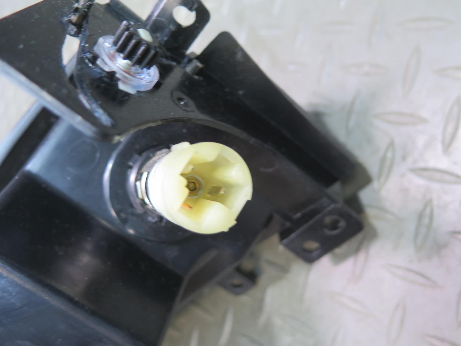 2004-2009 CADILLAC XLR CENTER CONSOLE CUP HOLDER 12450043