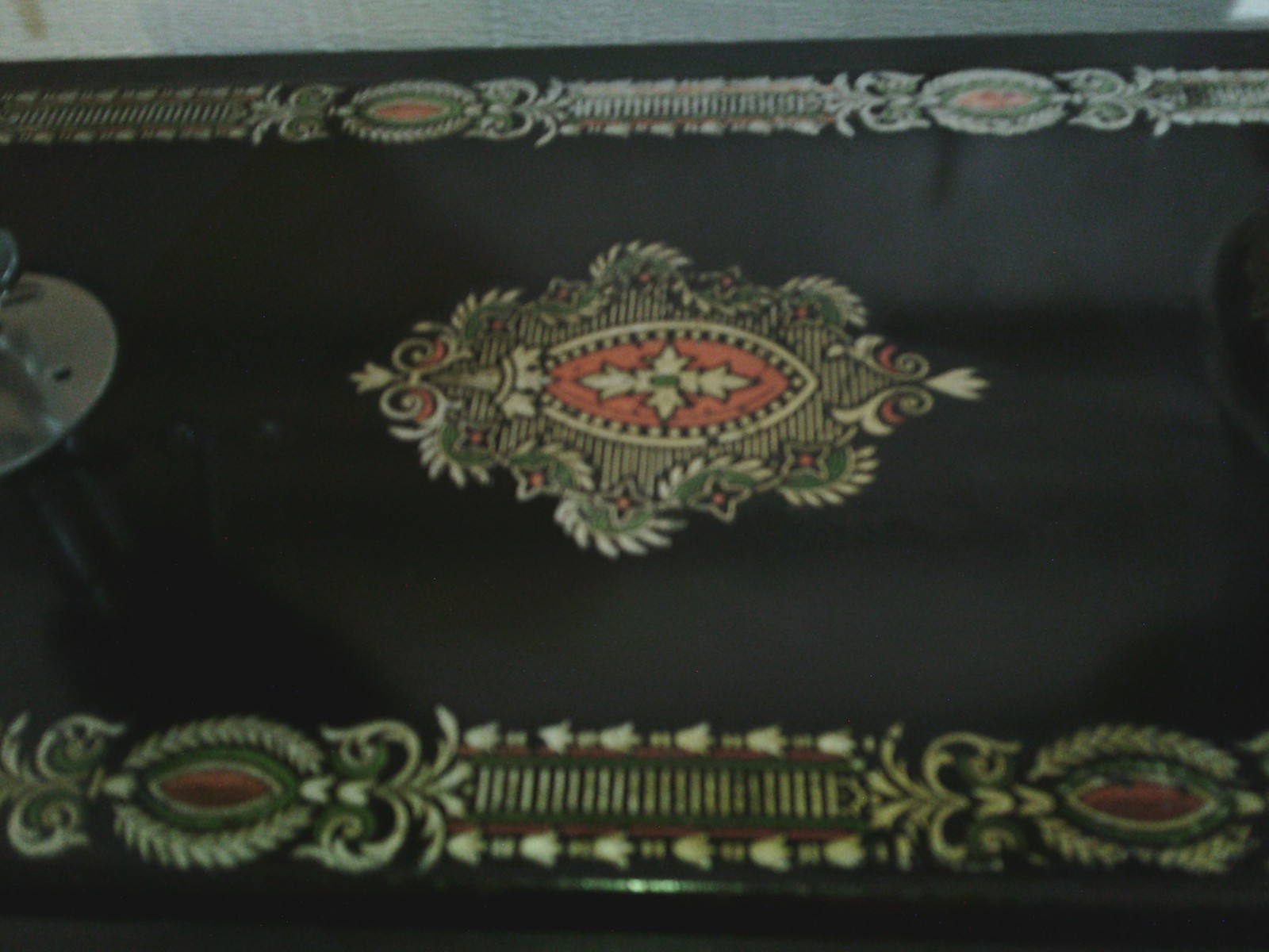 ANTIQUE SINGER SEWING MACHINE MODEL 66 'RED EYE', HAND CRANK, SERVICED