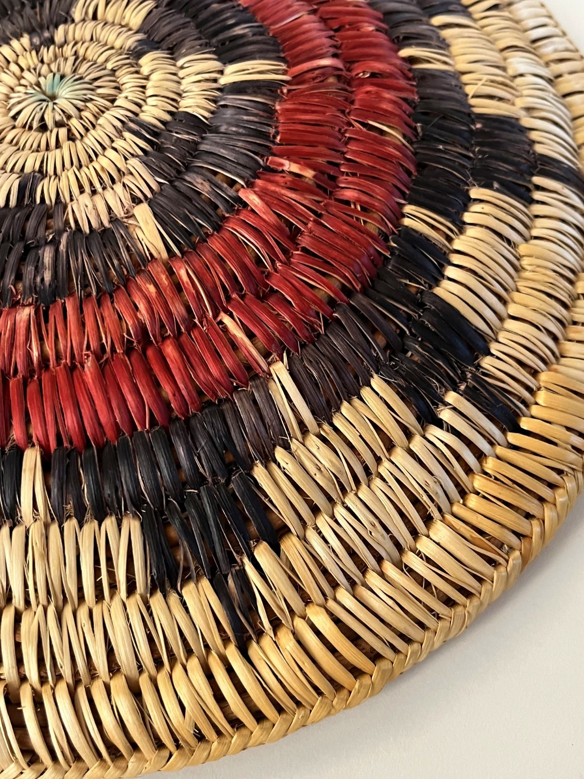 NAVAJO DINE HAND WOVEN 11" WEDDING BASKET TRAY C. 1970s NATIVE AMERICAN ART