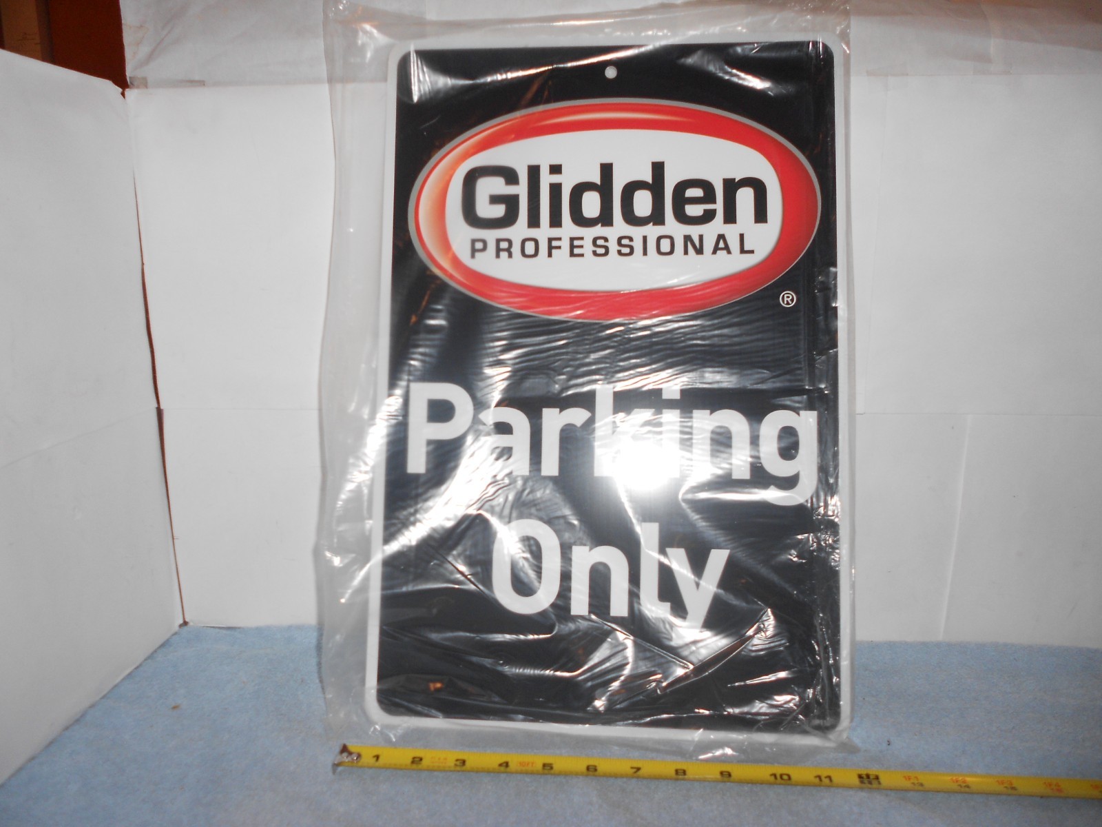 VINTAGE 12x18in NEW GLIDDEN PAINT PROFESSIONAL PARKING ONLY ADV SIGN METAL -X134