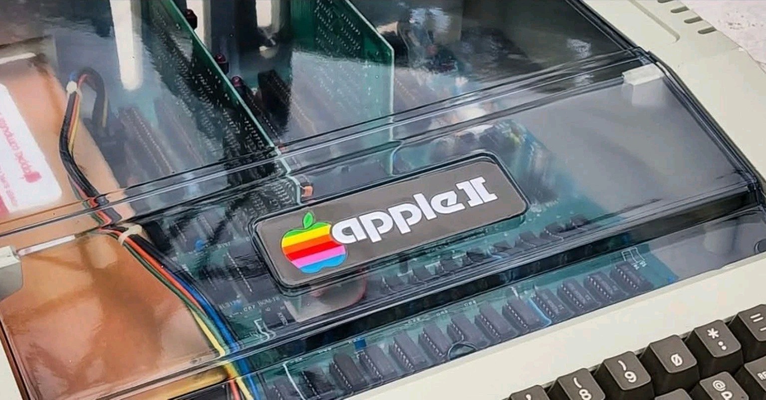 Transparent Clear Apple II Computer Lid / Top / Cover Apple 2 no reserve ][