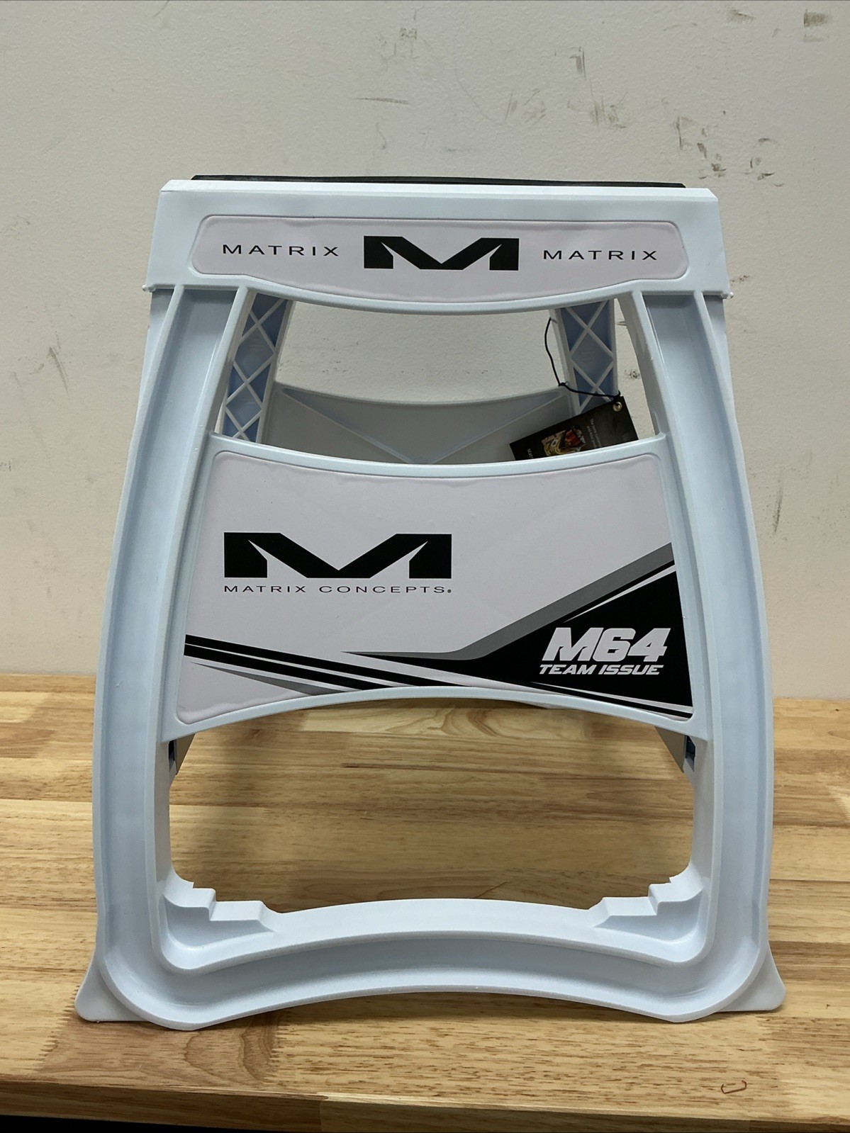 Matrix Concepts M64 Elite Stand White/Black M64 100-