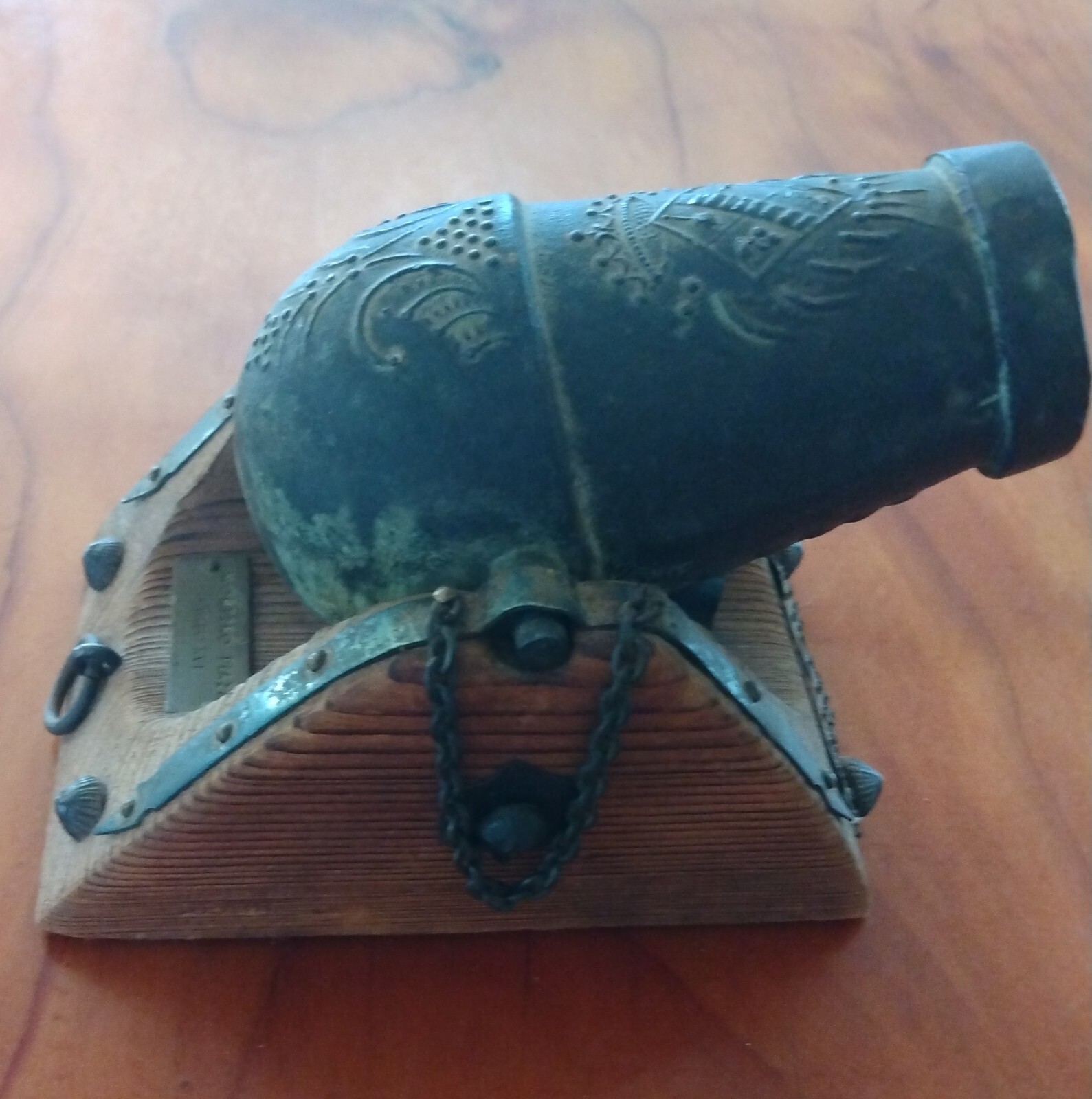 Martero Plaza Siglo XVI vintage wood cast iron miniature cannon