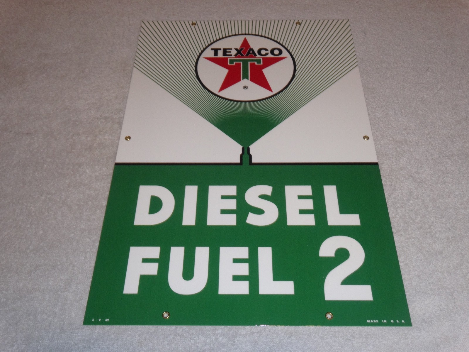 VINTAGE TEXACO DIESEL FUEL 2 GREEN SPRAYER 18" PORCELAIN METAL GASOLINE OIL SIGN