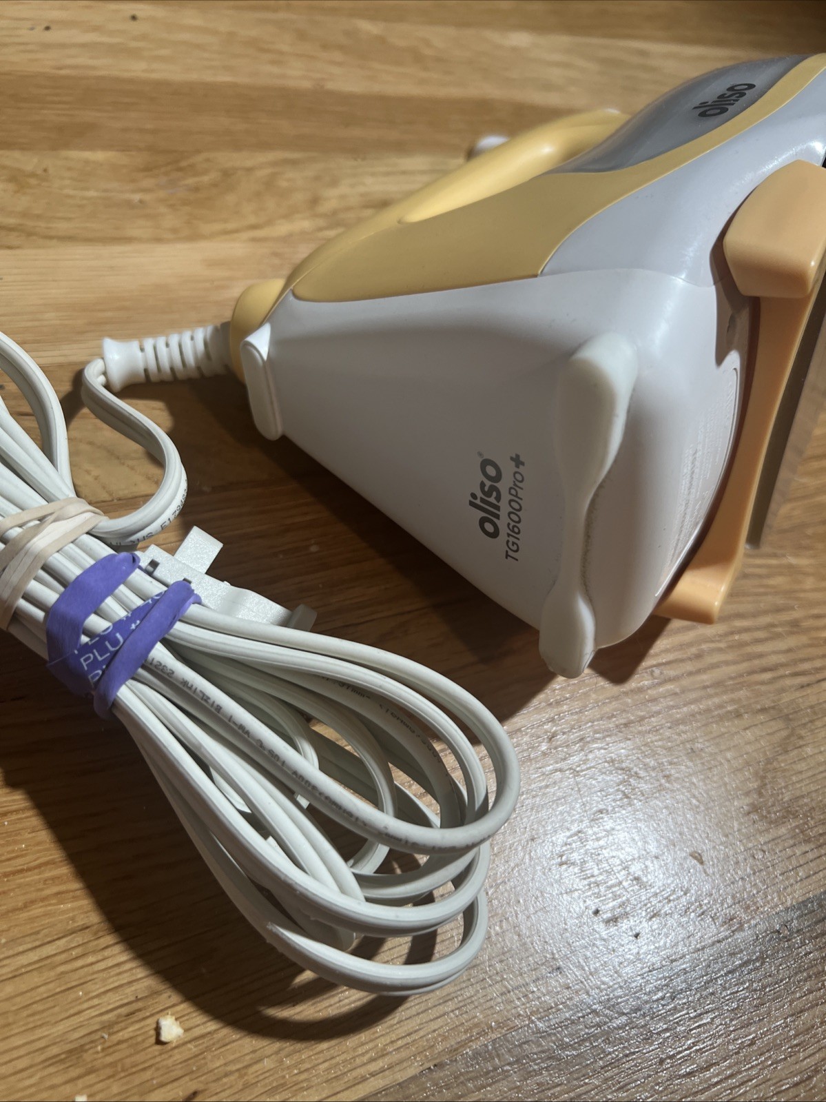 Oliso Pro TG1600 Pro Plus Smart Iron, iTouch technology tested/works yellow