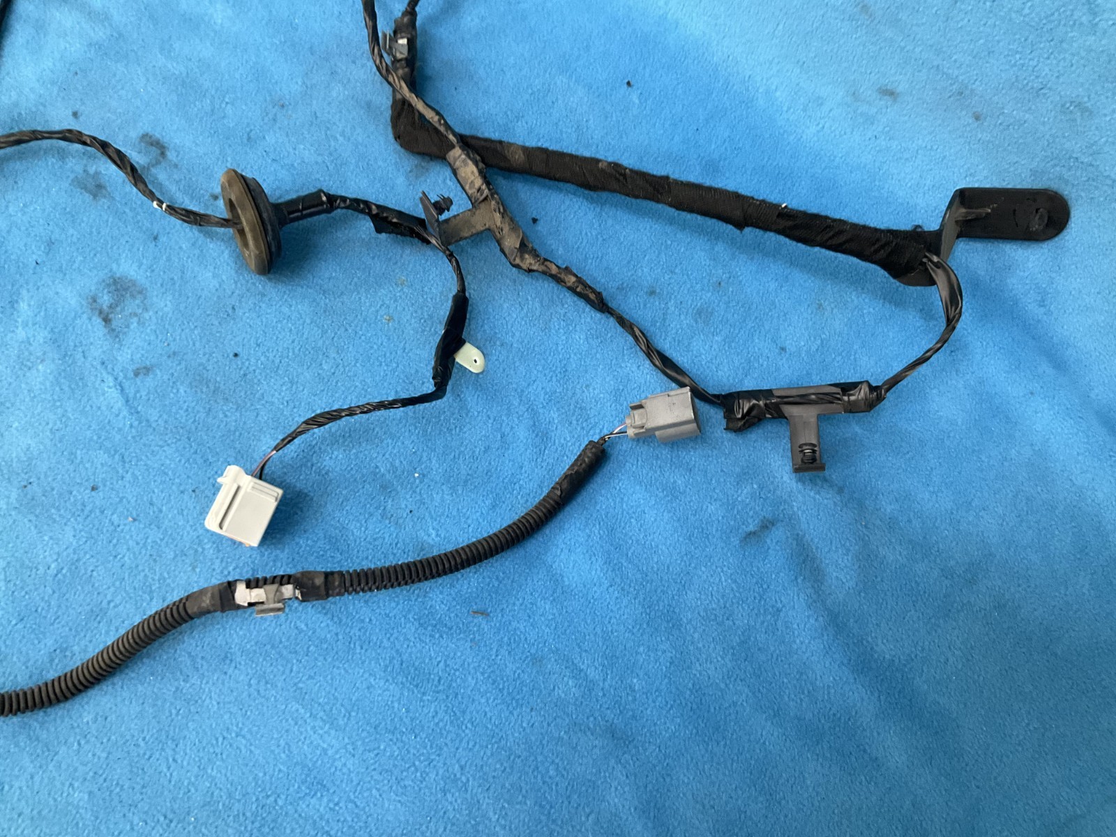 2014 Ford Mustang GT Rear Bumper Wire Wiring Harness DR3T-13444-AC OEM